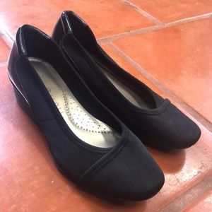 Karen Scott Women’s Nelly Closed Toe Wedge Pumps 7
